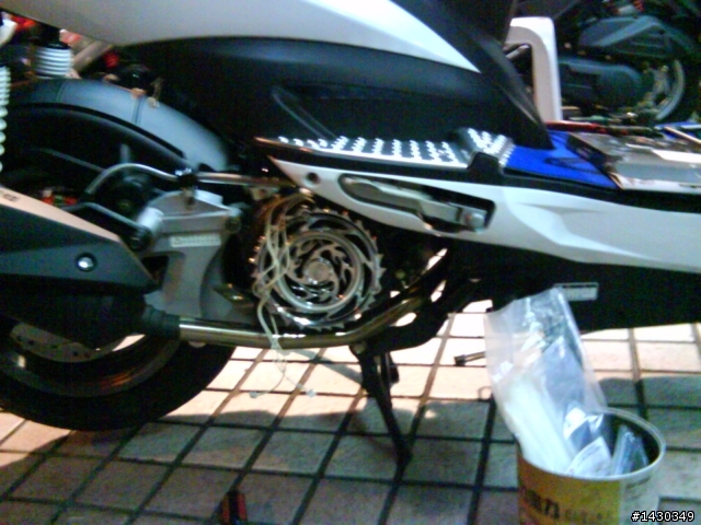 7.30牽新車Racing 150 fi 開箱 (裝置物箱LED燈 風扇外蓋+燈)