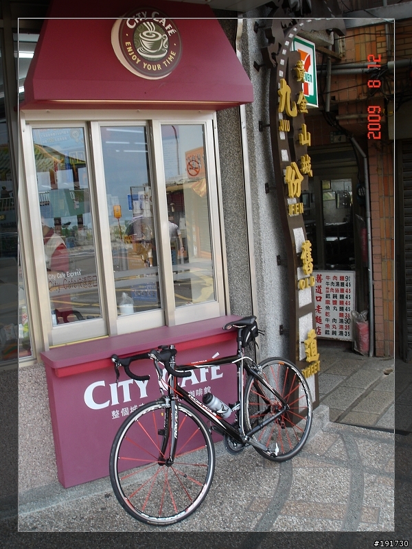 這箱~還是開在我們家就好,公路車 Roxycle。圖多