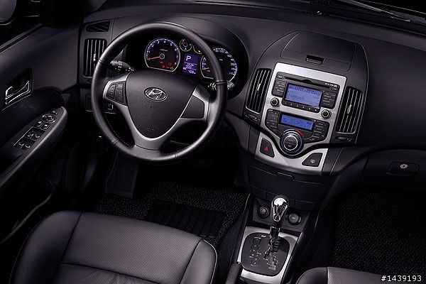 看過honda fit and hyundai i30cw後!非常感慨.....