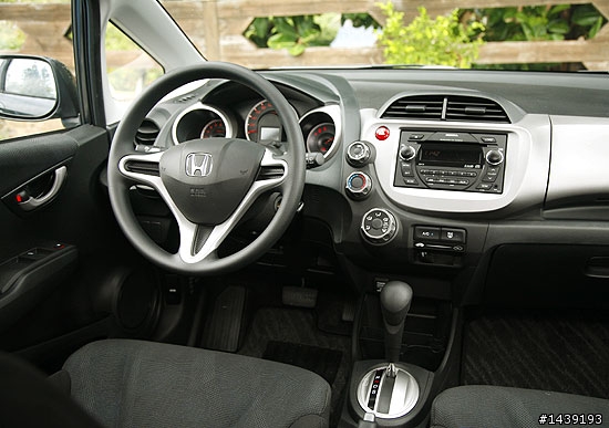 看過honda fit and hyundai i30cw後!非常感慨.....