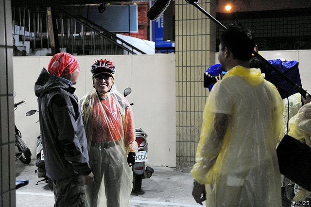 《一路南北騎 - 第十二集》 破史上陪騎車友記錄的冒雨夜騎台南府城