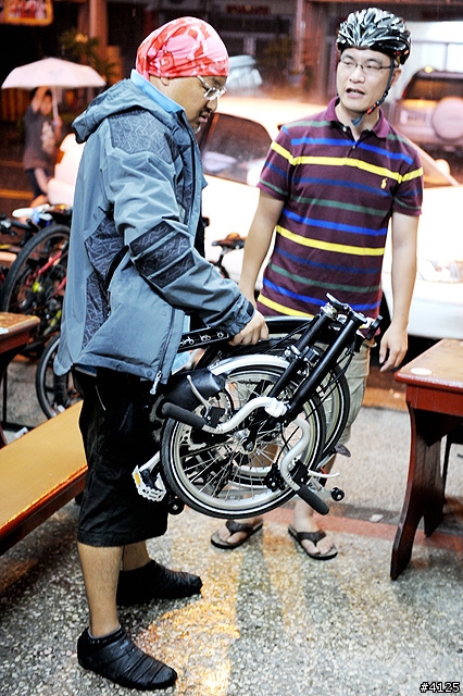 《一路南北騎 - 第十二集》 破史上陪騎車友記錄的冒雨夜騎台南府城