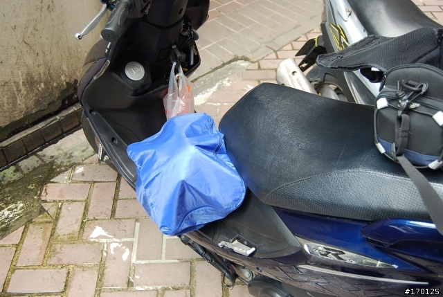 車廂必備,超便宜"安全帽防刮防雨保護套"分享