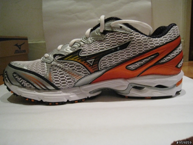 開箱;MIZUNO waverider12 慢跑鞋分享