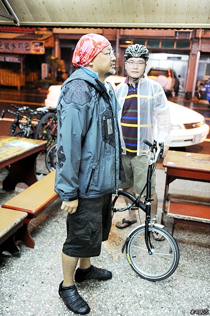 《一路南北騎 - 第十二集》 破史上陪騎車友記錄的冒雨夜騎台南府城