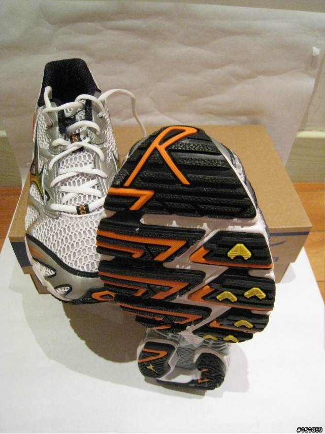 開箱;MIZUNO waverider12 慢跑鞋分享
