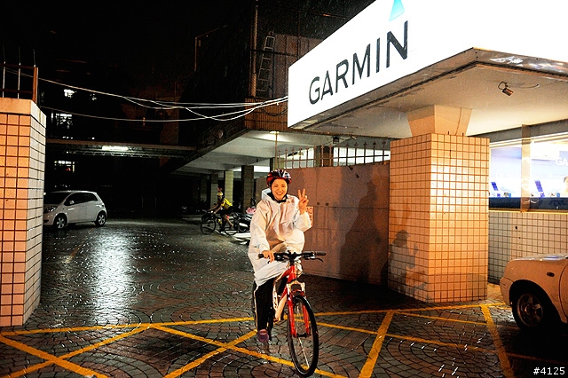 《一路南北騎 - 第十二集》 破史上陪騎車友記錄的冒雨夜騎台南府城