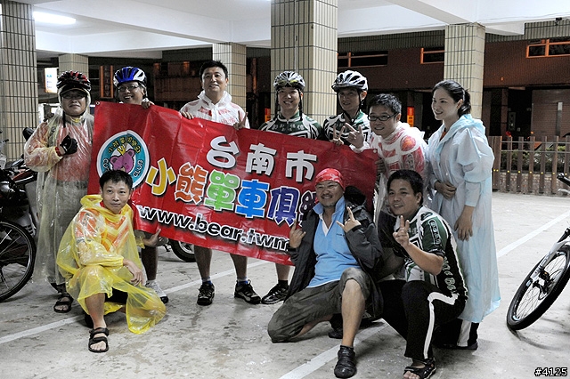 《一路南北騎 - 第十二集》 破史上陪騎車友記錄的冒雨夜騎台南府城