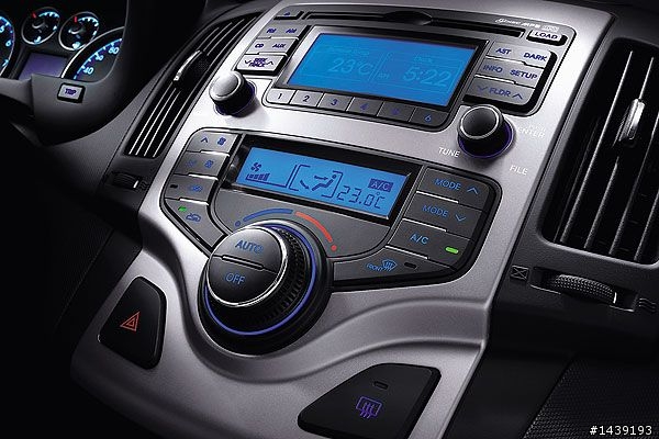 看過honda fit and hyundai i30cw後!非常感慨.....