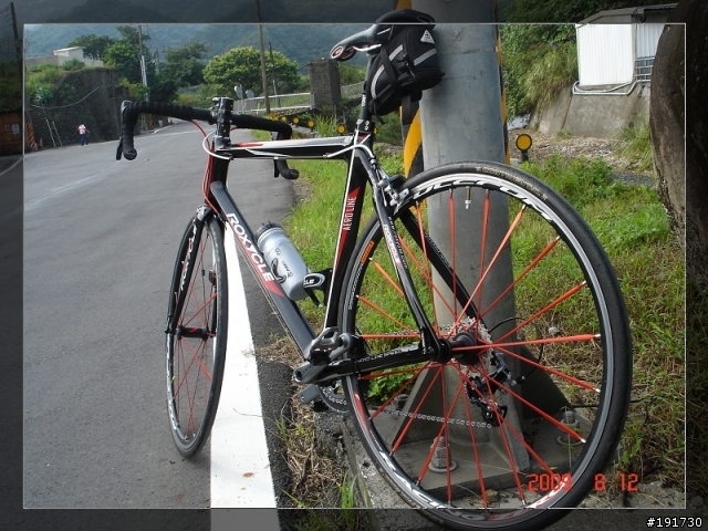 這箱~還是開在我們家就好,公路車 Roxycle。圖多