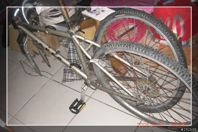 颱風天....組車天......單車新手的捷安特lug老鋼管組車記....圖多..請慎入