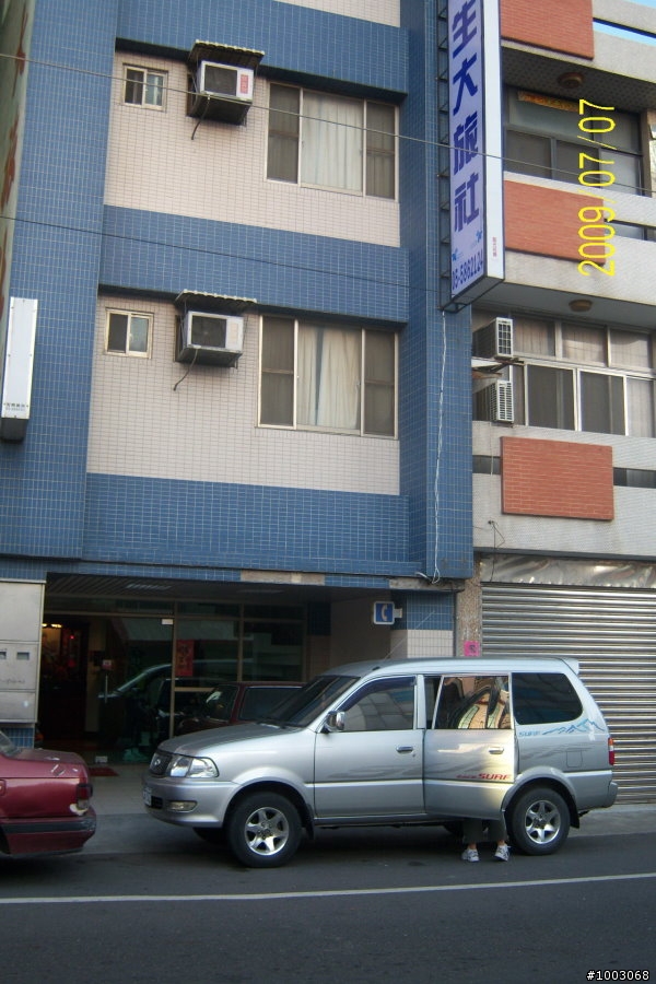 2009年7月自行車環島之第六,七天-- 西螺的古早味油蔥棵 台南熱心的車友-愛心總舖師 高雄軍校路的綠蔭
