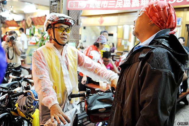 《一路南北騎 - 第十二集》 破史上陪騎車友記錄的冒雨夜騎台南府城