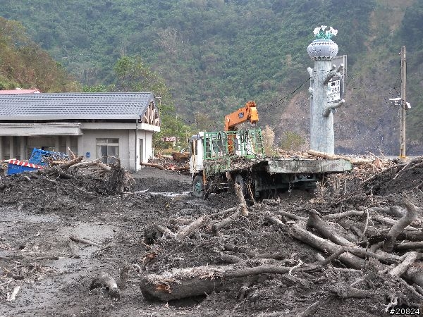 高雄茂林六龜災區道路狀況實景