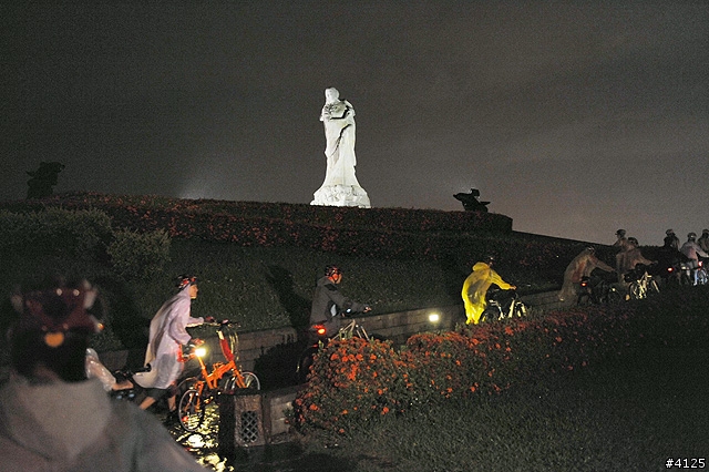 《一路南北騎 - 第十二集》 破史上陪騎車友記錄的冒雨夜騎台南府城