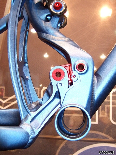 Pivot Mach5 (5.5吋輕量AM車架)-->媲美Santa Cruz及Yeti的新品牌