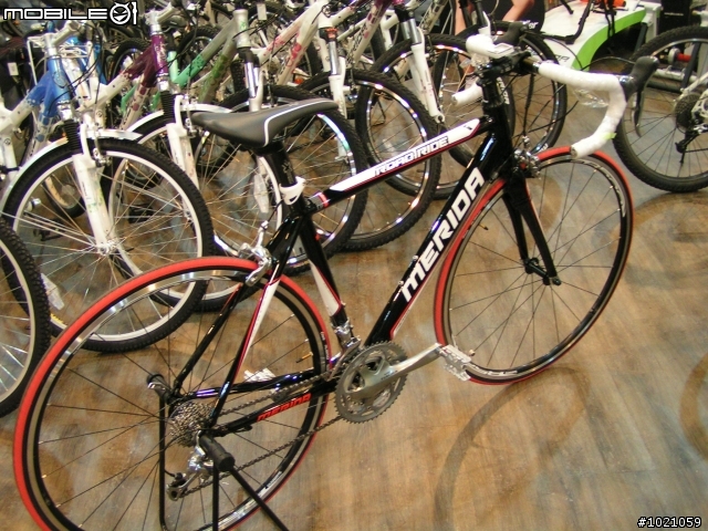 美利達公路車2010年登場!!朋友買了偷拍一下~~