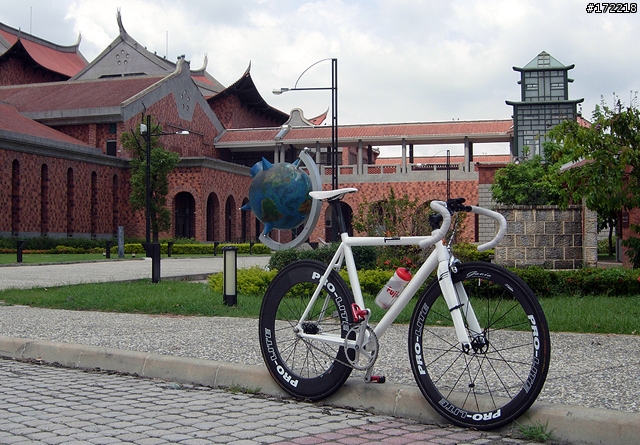 B1 車庫的 MIRO Fixed Gear bike