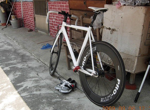 B1 車庫的 MIRO Fixed Gear bike