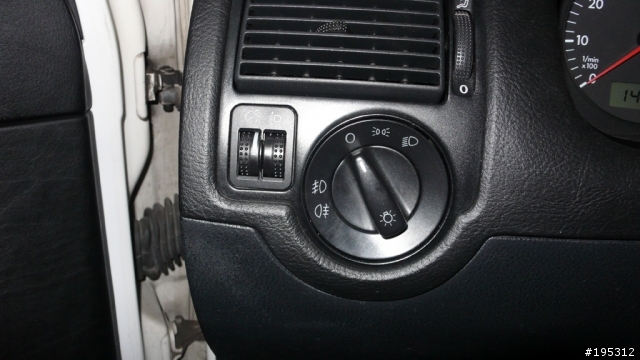 開箱與安裝文 GOLF IV 鍍鉻大燈與電動窗開關。。老車妝點扮氣質