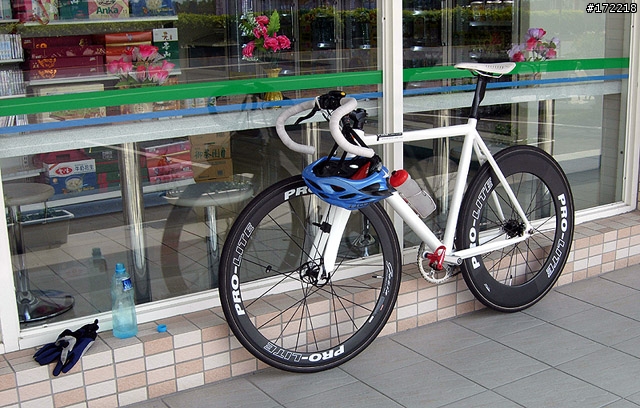B1 車庫的 MIRO Fixed Gear bike