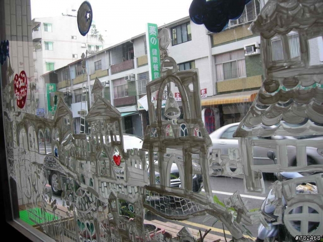 一間幸福洋溢的巧克力店 ─ 異色引誘