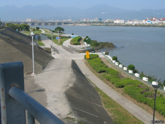 台北橋三重端堤外自行車道已完工可通行