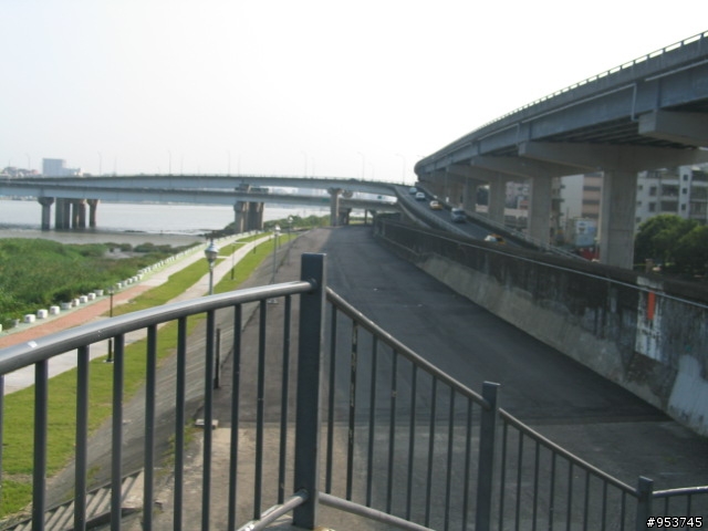 台北橋三重端堤外自行車道已完工可通行