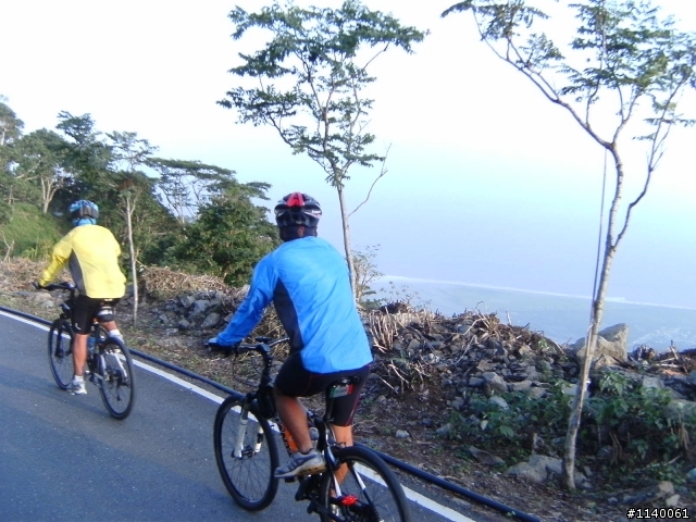 來企~台東太麻里金針山~賞雲花海~山海戀騎...^^"...