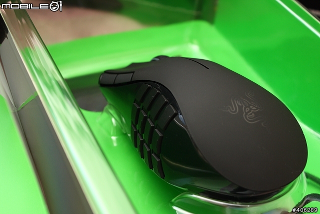 RAZER NAGA 那伽梵蛇鐳射遊戲滑鼠開箱