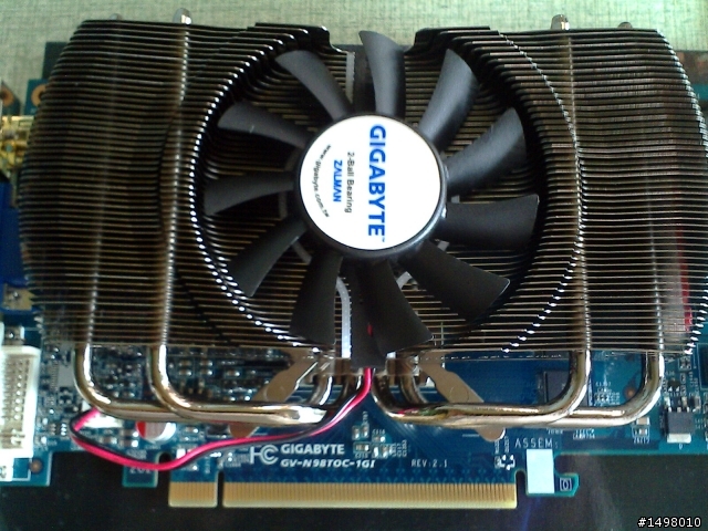 技嘉9800GT 1G OC 旁6PIN的問題