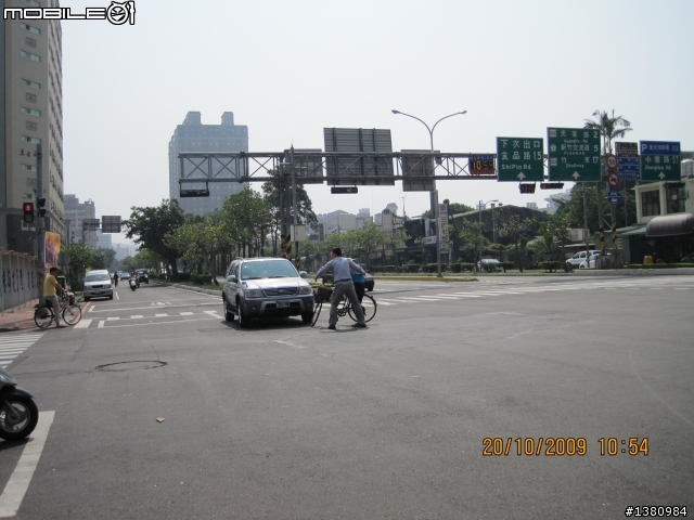 目睹單車被車撞