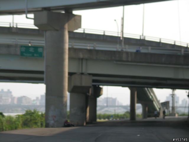 台北橋三重端堤外自行車道已完工可通行