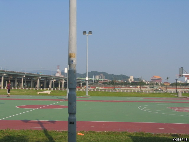 台北橋三重端堤外自行車道已完工可通行