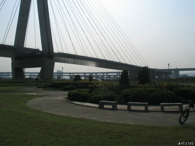 台北橋三重端堤外自行車道已完工可通行