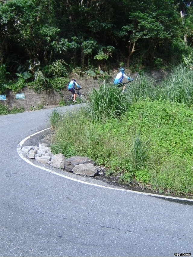 來企~台東太麻里金針山~賞雲花海~山海戀騎...^^"...