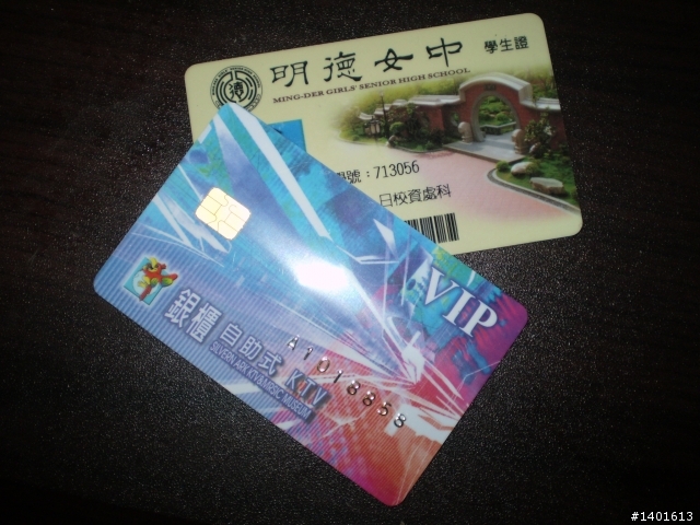 雪見悠閒拍照組在砲台就被大魔王追到啦.....