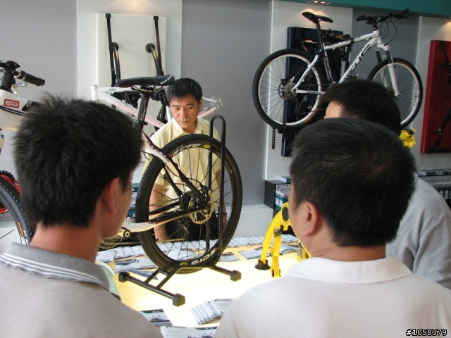 恭喜貓頭鷹車隊聊天聚會休閒館出爐摟~