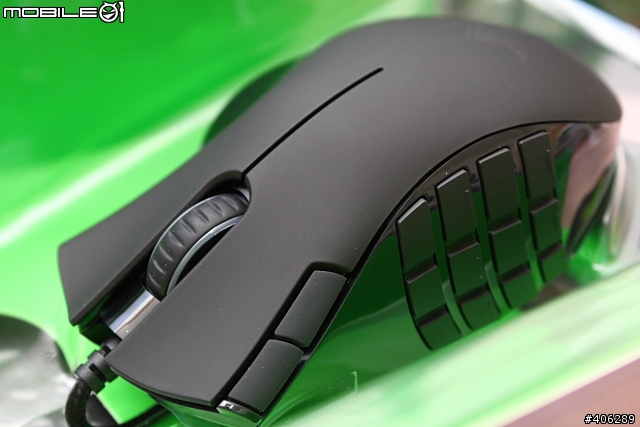 RAZER NAGA 那伽梵蛇鐳射遊戲滑鼠開箱