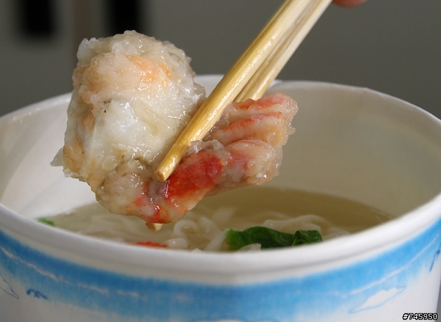 小A蟹麵,【嗆蝦】【嗆螃蟹】,生的蝦子跟螃蟹喔