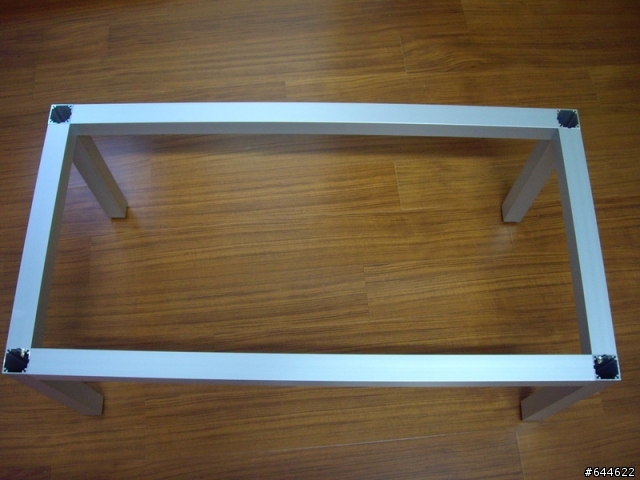 a small side table...小茶几....