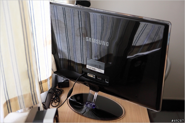 纖薄美型!Samsung XL2370 LED 背光螢幕入手心得