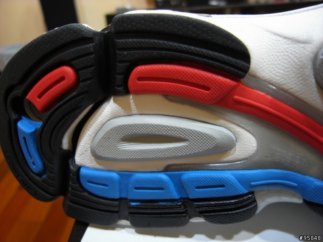 【給慢跑入門者的鞋測報告】 Adidas Supernova Sequence 2 慢跑鞋