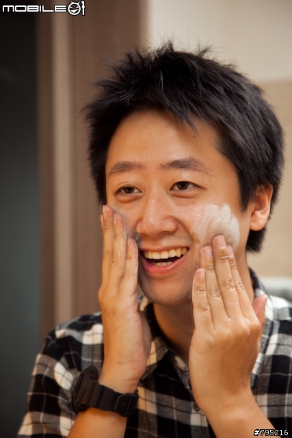 男性小編集體測試‧元素碳洗面乳試用心得