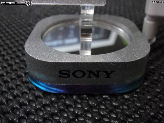 『簡單分享』SONY 隨身碟專用直立座
