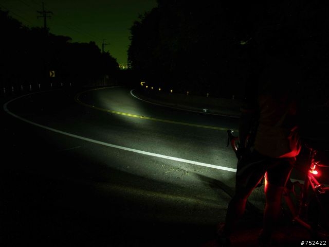 BAOCH爆亮公路車燈開箱文