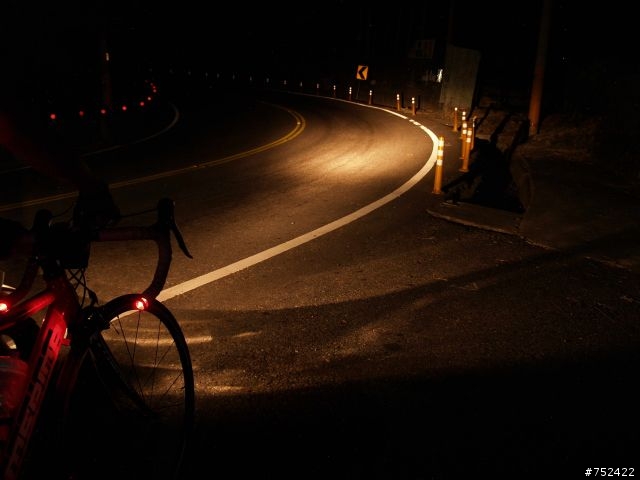 BAOCH爆亮公路車燈開箱文
