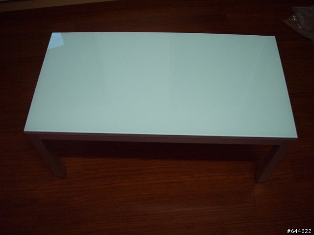 a small side table...小茶几....