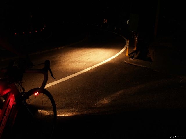 BAOCH爆亮公路車燈開箱文