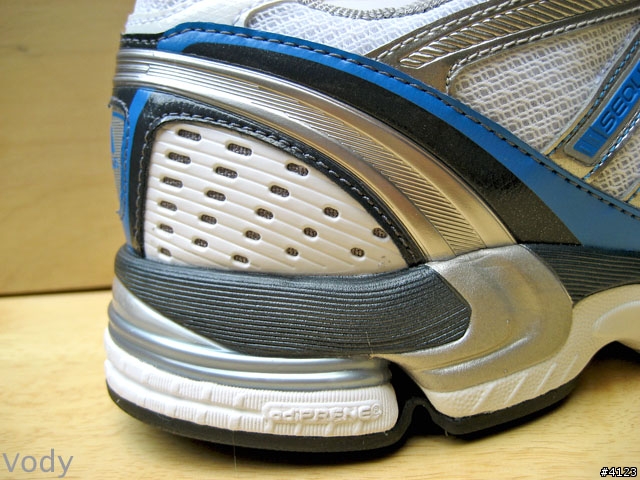 一款內旋過度跑者不能錯過的穩定型慢跑鞋---adidas Supernova Sequence 2
